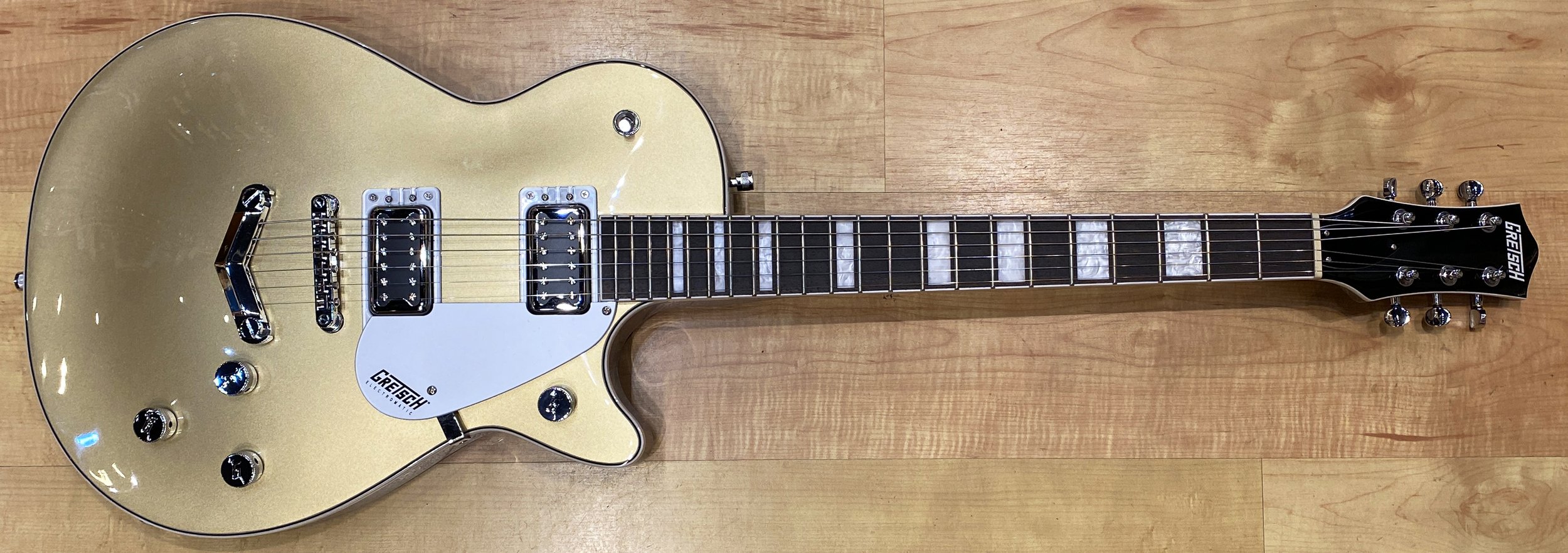 Gretsch_G5220_Electromatic_Jet_BT_Single_Cut _V_Stoptail_Black_Walnut_Fingerboard_Casino_Gold_2