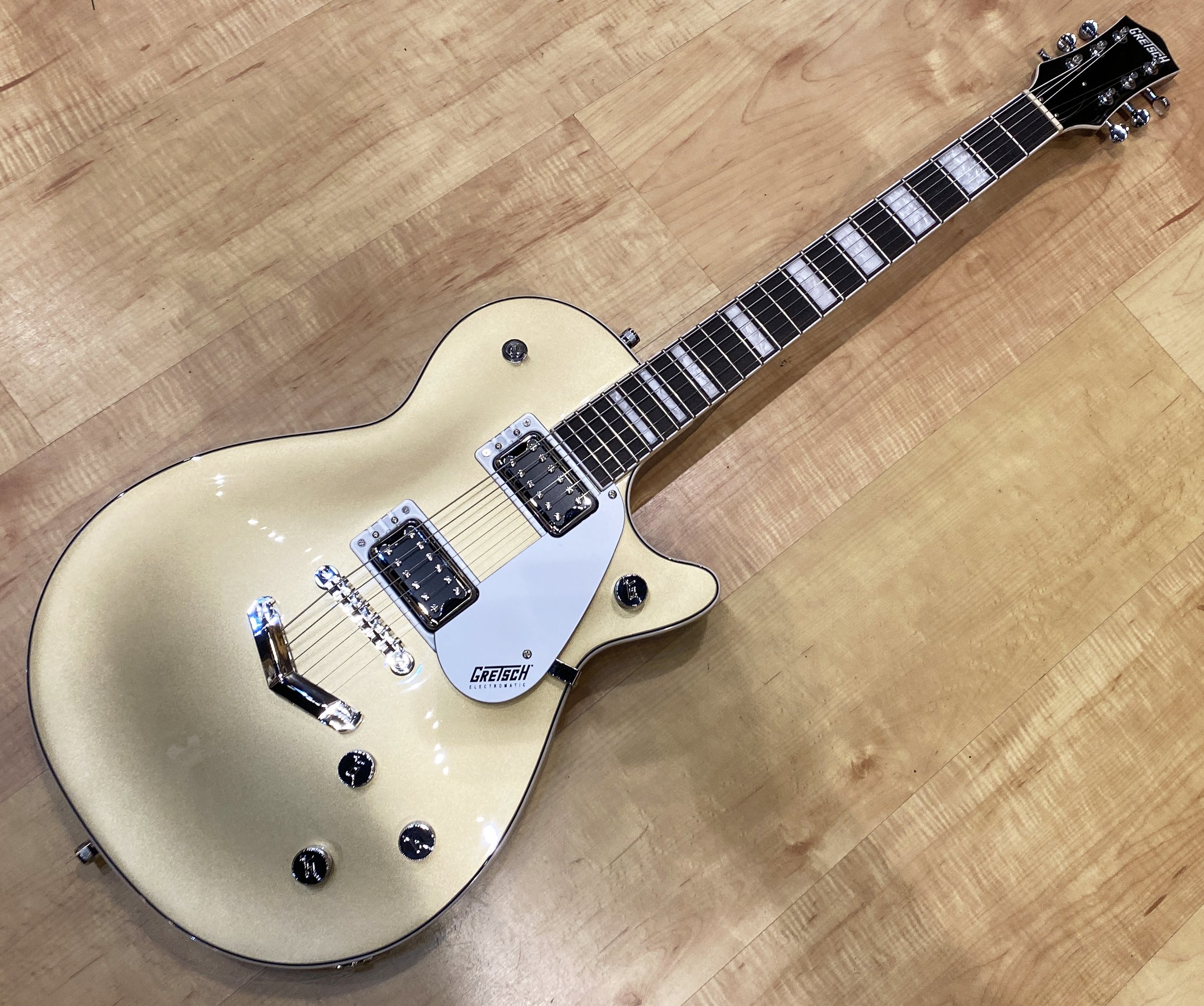 Gretsch_G5220_Electromatic_Jet_BT_Single_Cut _V_Stoptail_Black_Walnut_Fingerboard_Casino_Gold_6
