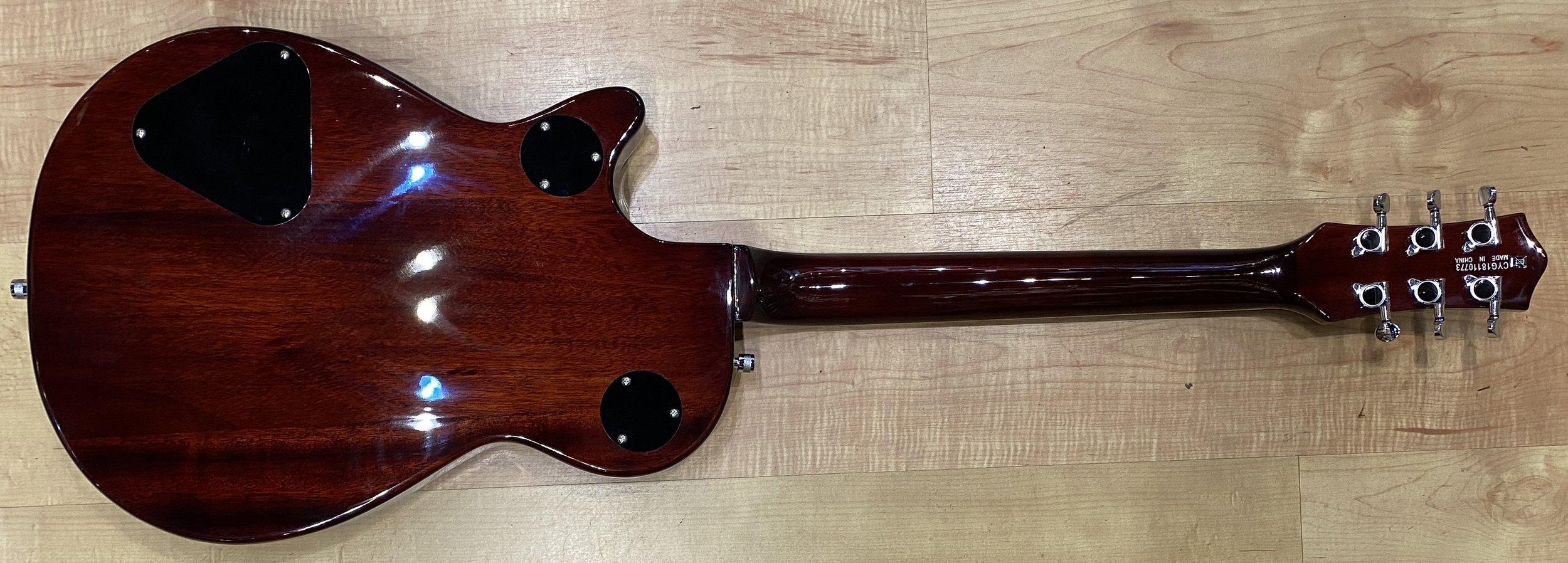 Gretsch_G5220_Electromatic_Jet_BT_Single_Cut _V_Stoptail_Black_Walnut_Fingerboard_Casino_Gold_3